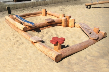Песочница с игровыми элементами, фото 1