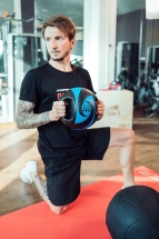 Мяч тренировочный (медицинбол) с хватами, 6 кг Мяч тренировочный (медицинбол) с хватами, 6 кг