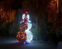 Световая фигура Снеговик-музыкант (высота 2 м)