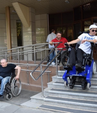 Инвалидная кресло-коляска для перемещения по горизонтальной поверхности, лестницам и бордюрам CATERWIL GTS, фото 4