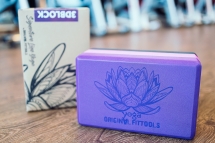 Блок для йоги трехцветный премиум в коробке Блок для йоги трехцветный премиум в коробке