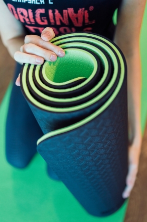 Коврик для йоги 10 мм двухслойный TPE черно-зеленый, фото 6