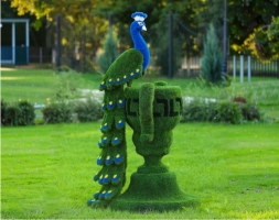 Топиари Павлин на вазоне греческом - газон Есо, фото 1