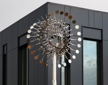 Скульптура из нержавеющей стали Пульсар Стандартный размер, 8-гранное конусовидное основание из нержавеющей стали