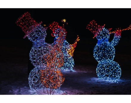 Световая фигура Снеговик-музыкант sn004 (инструмент на выбор), фото 1