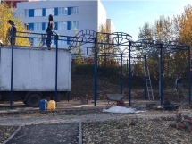 Арочный навес над тренажерной площадкой