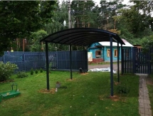 Арочный балочный навес во дворе