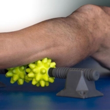 Массажер c рукоятками Beastie Bar, жесткость: стандартная Массажер c рукоятками Beastie Bar, жесткость: стандартная