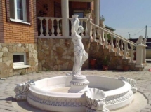 Фонтан Леоновский S и Девушка с кувшином Фонтан Леоновский S и Девушка с кувшином