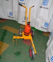 Машинка для разметки поля с ручной помпой