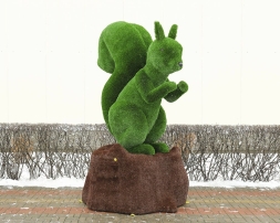 Топиари композиция белка Роза на пне - газон Deluxe+Eco, фото 1