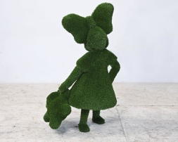 Топиари Девочка с мишкой - газон Eco, фото 1