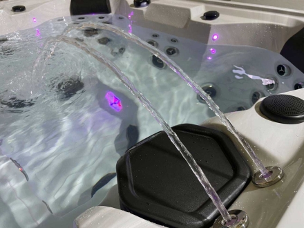 Уличный джакузи с подогревом Jazzi Pool 329A1 Capri, фото 9