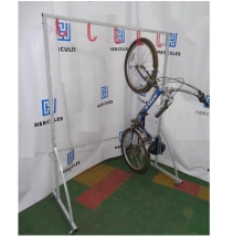 Стойка для хранения велосипедов на складе Стойка для хранения велосипедов на складе