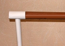 Поручень для хореографического станка, фиберглассовый, ошпоненный красным деревом, покрытый лаком