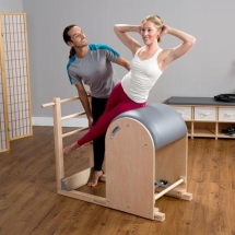 Лестница с бочкой для пилатес Balanced Body Ladder Barrel 719-010 Лестница с бочкой для пилатес Balanced Body Ladder Barrel 719-010