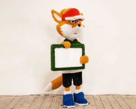 Топиари лисенок Колин с табличкой, h=165см - газон Eco, фото 1