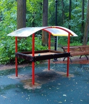 Крытая песочница высокая