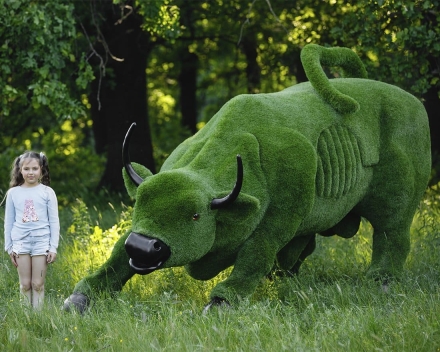 Топиари бык с Уолл-стрит - газон Premium, фото 3