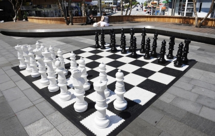 Шахматы гигантские (король 90 см) с пластиковой доской 3,3*3,3м, фото 1