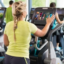 Адаптивный тренажер PRECOR AMT 885 Open Stride Адаптивный тренажер PRECOR AMT 885 Open Stride