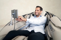 Массажное кресло с искусственным интеллектом Skyliner 3, черно-белое Массажное кресло с искусственным интеллектом Skyliner 3, черно-белое