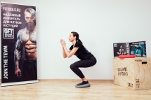 Массажно-балансировочная подушка с ручкой красная