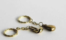 Брелок перчатка AMIGO боксерская на цепочке Брелок перчатка AMIGO боксерская на цепочке