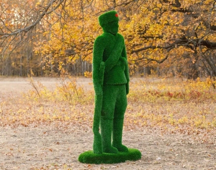 Топиари Солдат, ружье в двух руках - газон Eco+Deluxe, фото 6