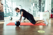 Мяч тренировочный (медицинбол) с хватами, 4 кг Мяч тренировочный (медицинбол) с хватами, 4 кг