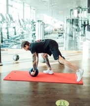 Мяч тренировочный (медицинбол) с хватами, 5 кг Мяч тренировочный (медицинбол) с хватами, 5 кг